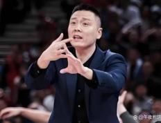 寒心！原以为来当大腿，但是首败后被教练点名成背锅俠(xiá)，回辽篮吧