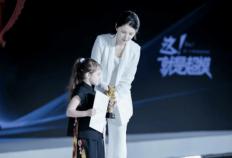 这！就(jiù)是超模全球总决赛 全球人气季军—嘉思敏！