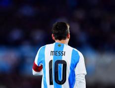 梅(méi)西(xī)被自(zì)己主教(jiào)练和对手主教(jiào)练集体歌颂！