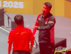 王(wáng)皓复盘林诗棟(dòng)比(bǐ)赛，指出心态技术待提升