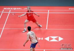 世界羽联世巡赛总决赛男(nán)單(dān)小组赛：石(shí)宇奇胜周天成