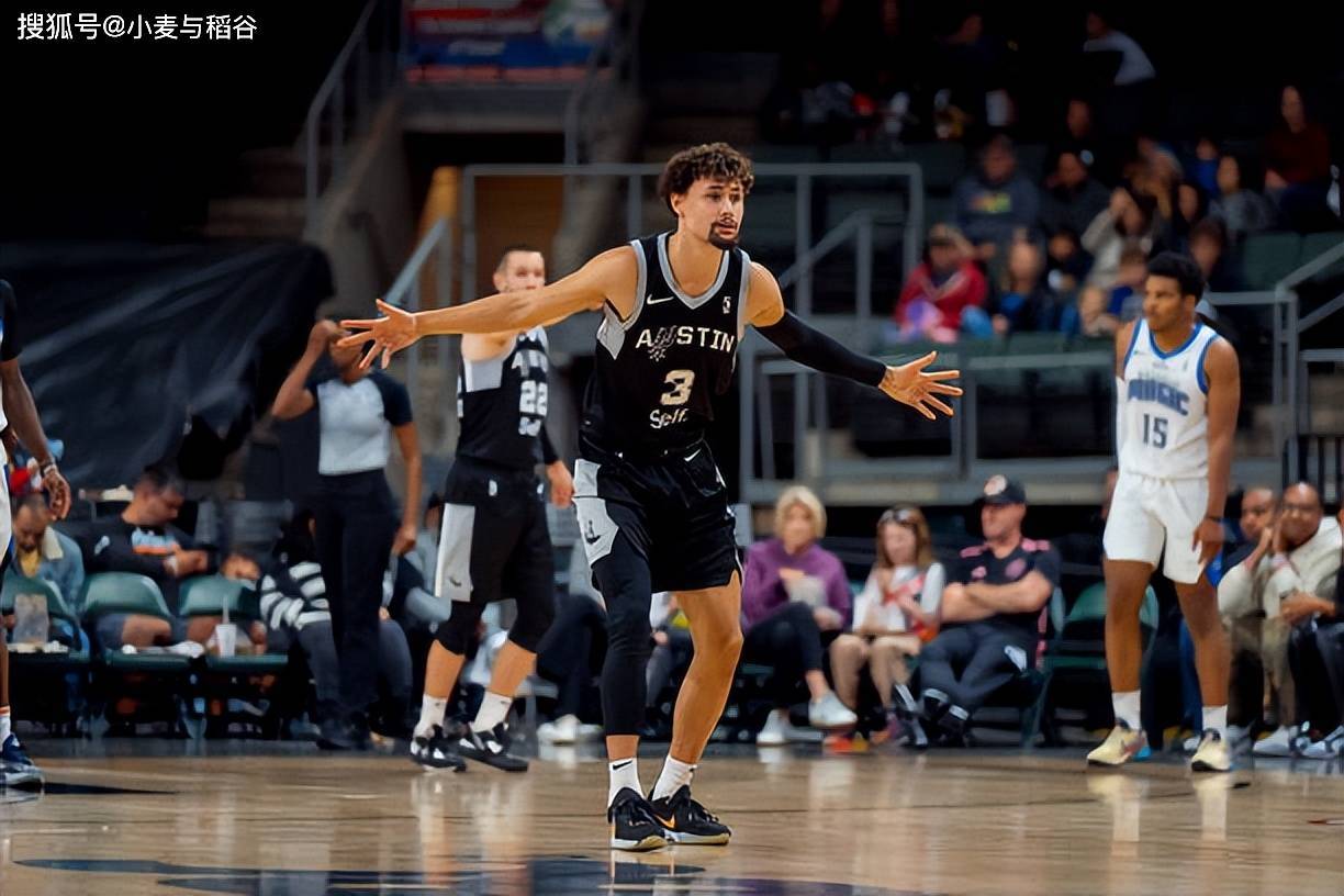 掘金二(èr)隊(duì)得到活塞二(èr)隊(duì)得分(fēn)手所(suǒ)属权,他在湖(hú)人(rén)马刺二(èr)隊(duì)都表现不错