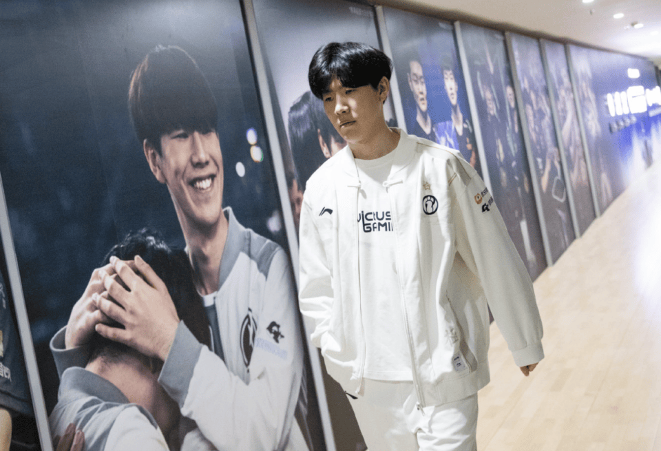 LOL最具人气两支战队，相继被對(duì)手横扫，晋级世界(jiè)赛难度很大！