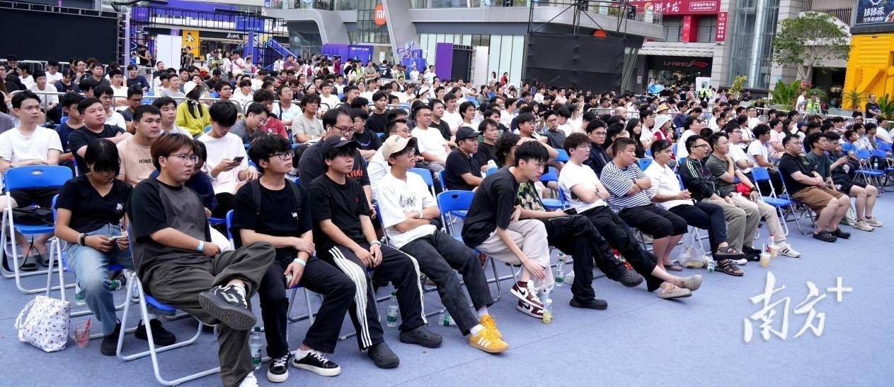 大灣(wān)區(qū)电竞迷再聚万江(jiāng)，LOL峡谷传奇观赛派對(duì)落幕