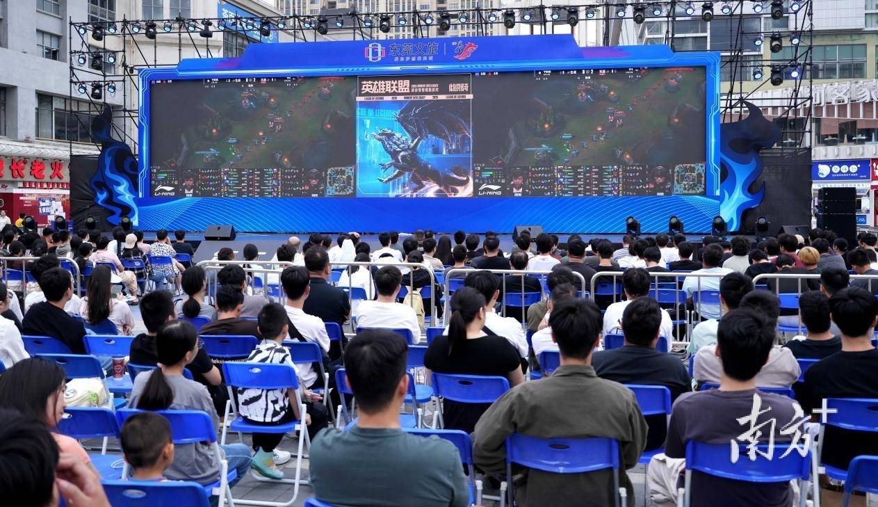 大灣(wān)區(qū)电竞迷再聚万江(jiāng)，LOL峡谷传奇观赛派對(duì)落幕