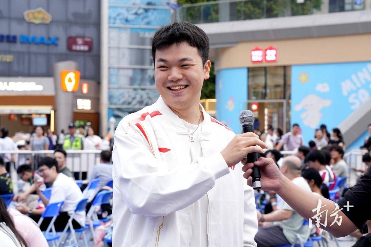 大灣(wān)區(qū)电竞迷再聚万江(jiāng)，LOL峡谷传奇观赛派對(duì)落幕