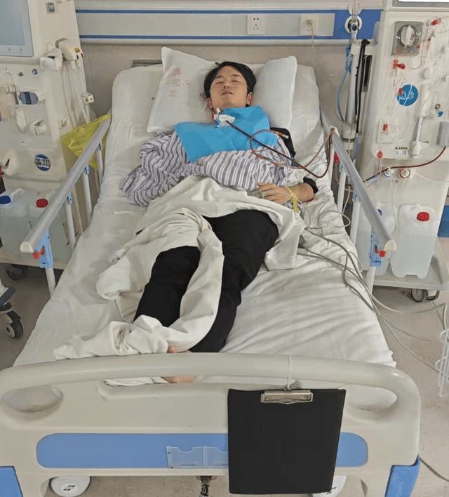 LOL大主(zhǔ)播宣布退圈,查出尿毒(dú)症住院令人心痛,网友送上祝福(fú)!