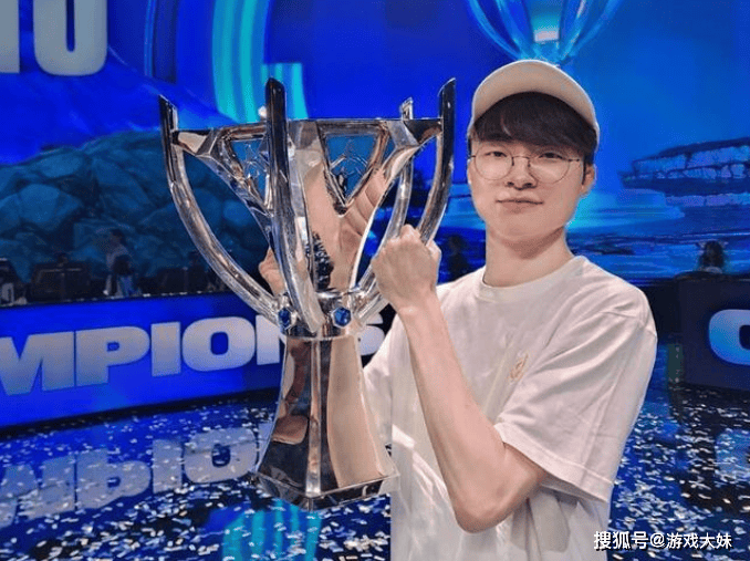 LOL官方再次(cì)发文强調(diào)，faker就是传奇选手，地位无人(rén)能撼动