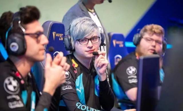 前LOL人气选手(shǒu)下海，變(biàn)身福利姬(jī)收费明码标价，开发全新致富路？