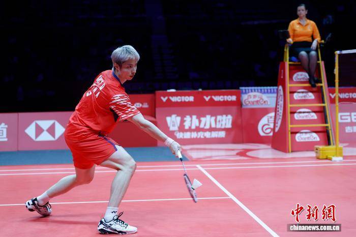 世(shì)羽联世(shì)巡賽(sài)总決(jué)賽(sài)：中(zhōng)国选手石宇(yǔ)奇晋级四强
