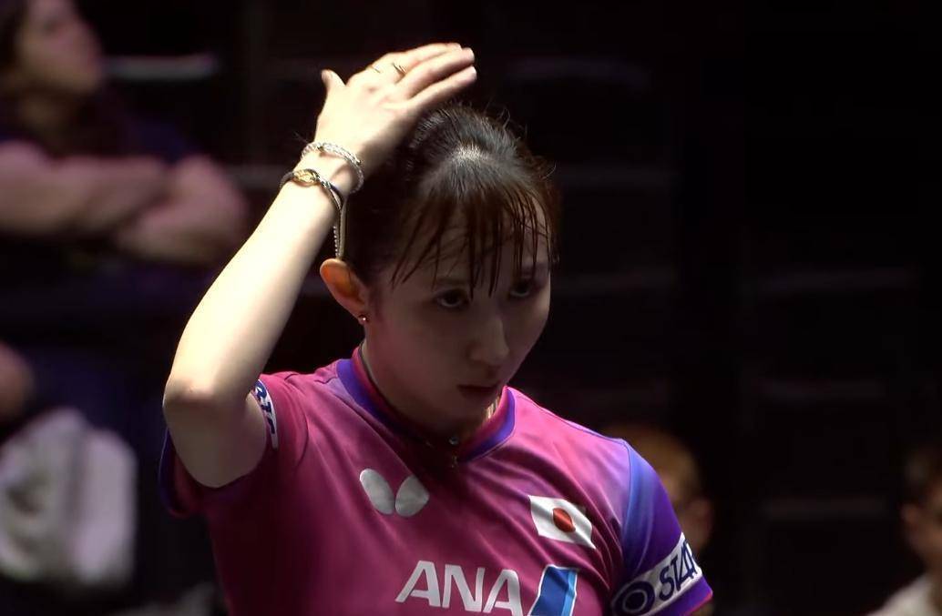 突发!早田希娜忽然暂停比赛,手(shǒu)指球童抗议