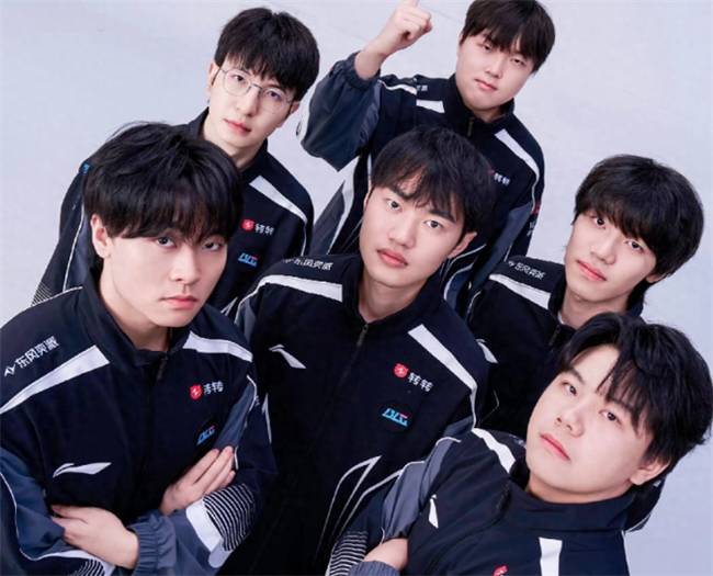 【一竞技1JingJi】LOL:LPL国産(chǎn)最强教練(liàn)回歸(guī) Uzi疑似(shì)进行(xíng)複(fù)出训練(liàn)!