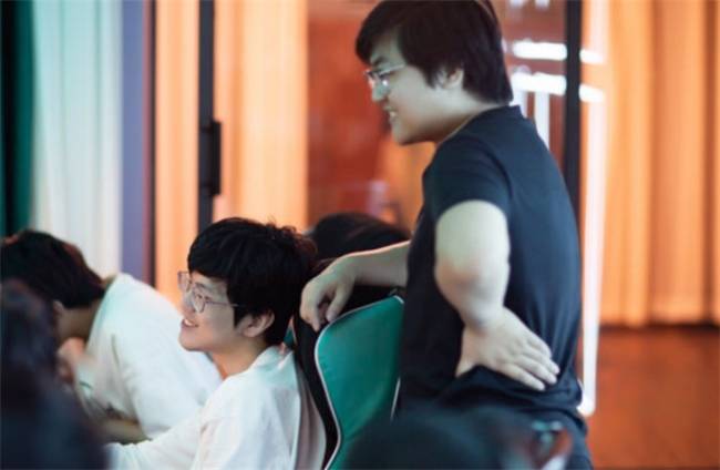 【一竞技1JingJi】LOL:LPL国産(chǎn)最强教練(liàn)回歸(guī) Uzi疑似(shì)进行(xíng)複(fù)出训練(liàn)!