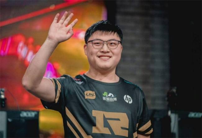 【一竞技1JingJi】LOL:LPL国産(chǎn)最强教練(liàn)回歸(guī) Uzi疑似(shì)进行(xíng)複(fù)出训練(liàn)!