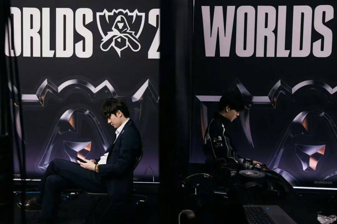 虎娘(niáng)日报：邓紫棋发文(wén)宣传全球总決(jué)赛主题曲(qū) T1轻松击败IG晉(jìn)级