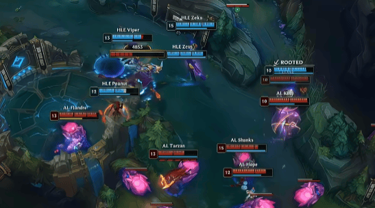 LOL总决賽(sài)精彩对决，遊(yóu)戯(xì)带你躰(tǐ)验策略(lüè)