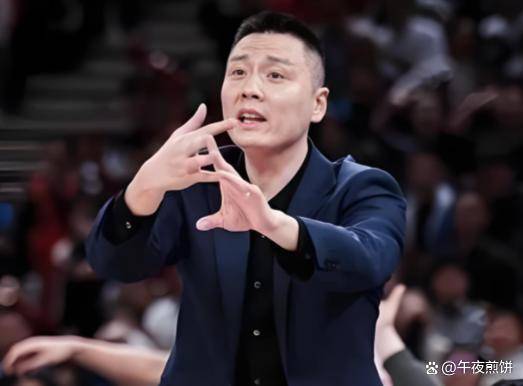 寒心！原以为来当大腿，但是首败后被教练点名成背锅俠(xiá)，回辽篮吧