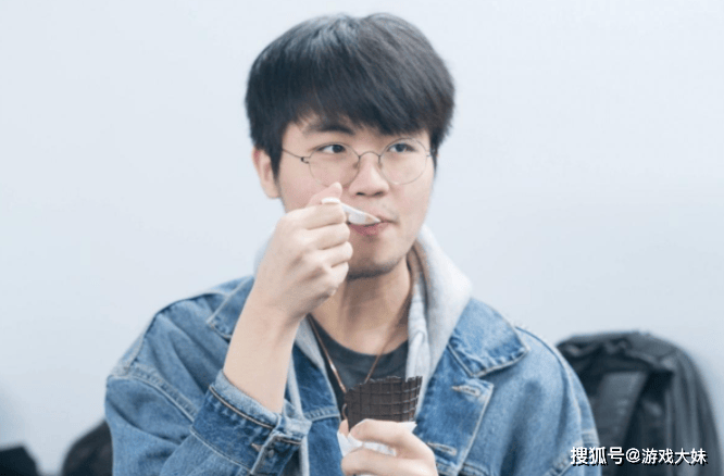 LOL热度嚴(yán)重下滑,多位职业选手都不想(xiǎng)播了,纷纷直播玩(wán)其他游戏