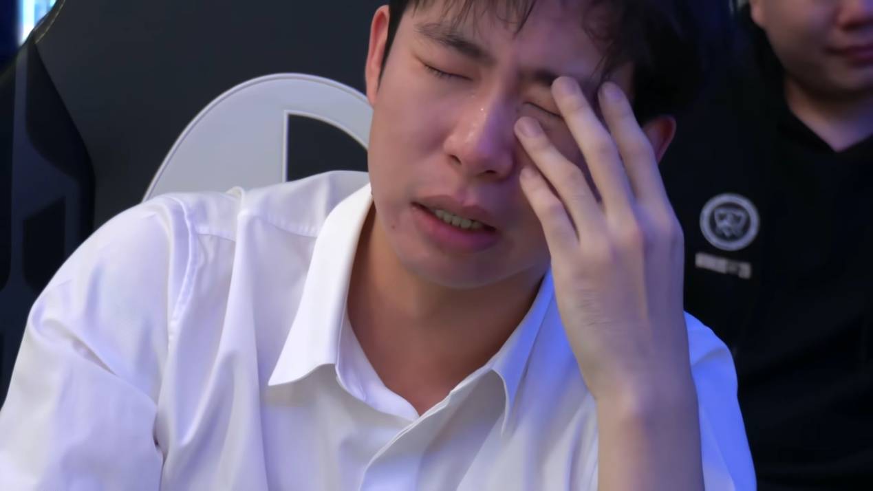 LPL上演绝望一(yī)幕！解说現(xiàn)場(chǎng)痛哭，二路哀声一(yī)片，真正(zhèng)的末日来了