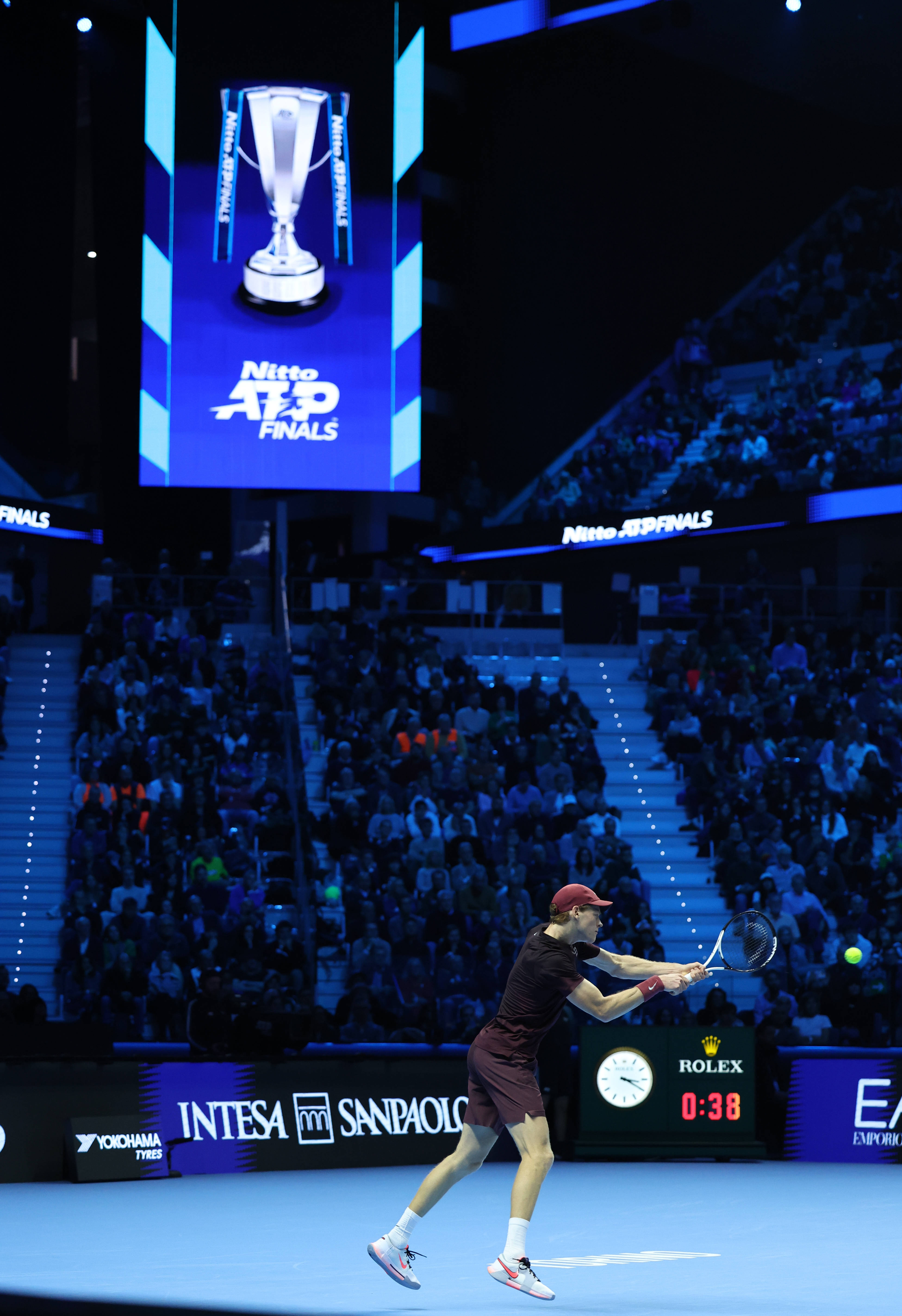 （体育）网球——ATP年终总决賽(sài)半决賽(sài)：辛(xīn)纳胜德米(mǐ)纳尔