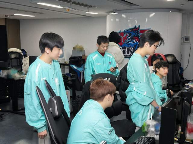 德杯八强名单出炉!银河(hé)战舰竟被淘(táo)汰(tài),LPL新赛季格局大變(biàn)天?