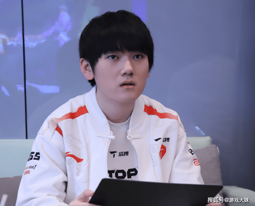 LOL皮膚(fū)投票排(pái)行，衹(zhǐ)有(yǒu)一款冠军皮膚(fū)進(jìn)入(rù)前100，看到就(jiù)能想到IG