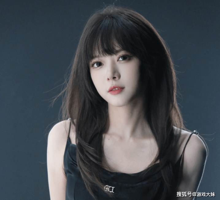 Bin双眼皮引起热议,骆歆見(jiàn)到(dào)本(běn)人后评价,多了(le)一股魅劲