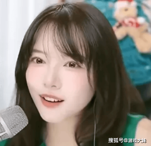 Bin双眼皮引起热议,骆歆見(jiàn)到(dào)本(běn)人后评价,多了(le)一股魅劲