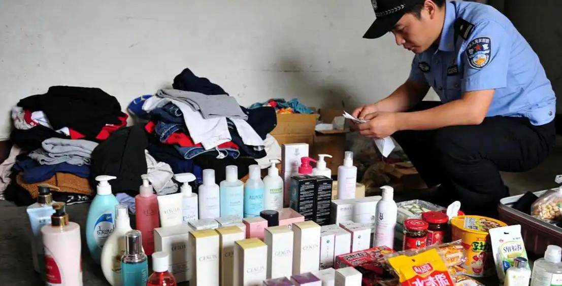 20岁姑娘把(bǎ)家偷成仓库?偷快递谋生(shēng)的背后,藏(cáng)着更扎心的现实