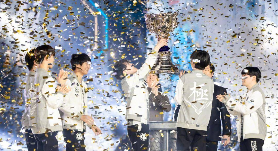 LPL公开，成勣(jī)差JKL会回归！宁王晒FMVP奖杯，多少錢(qián)也不卖